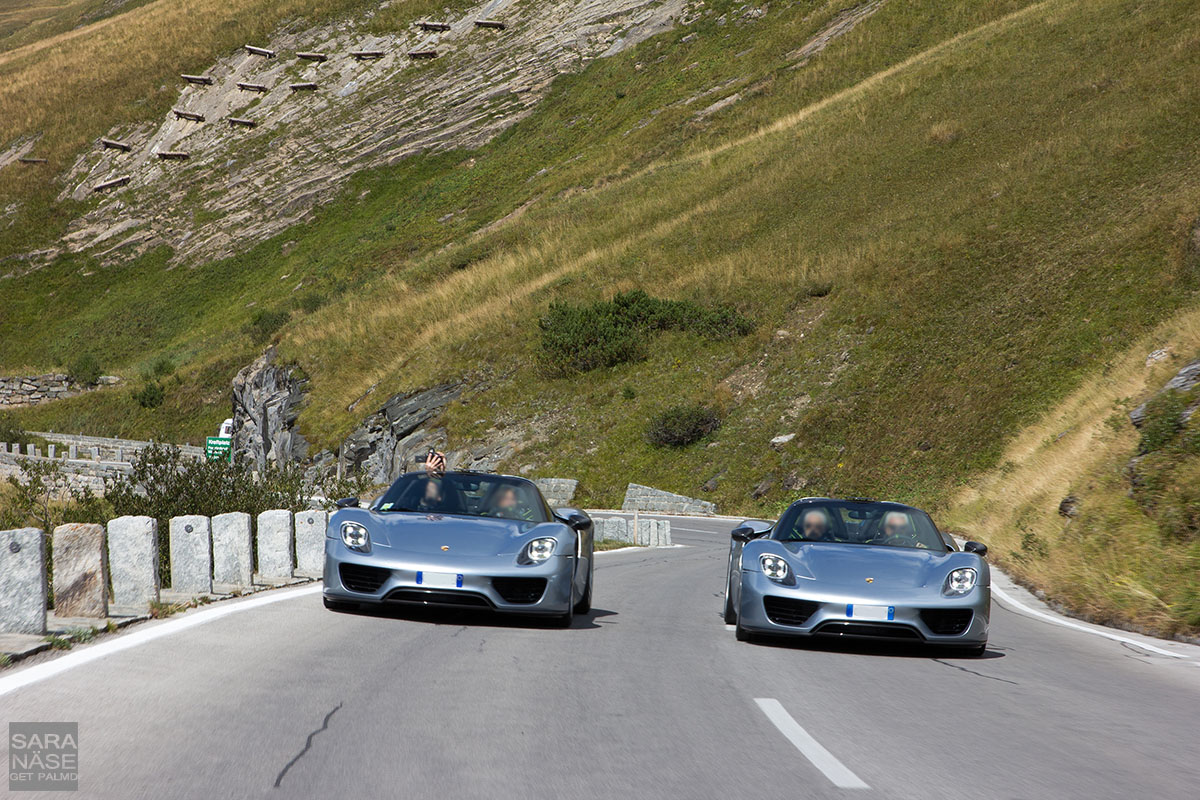 918 Spyder side by side