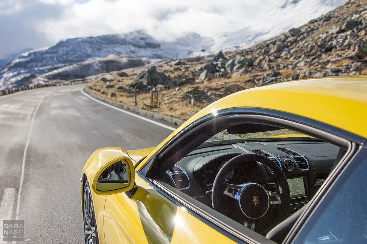 Cayman GTS inside