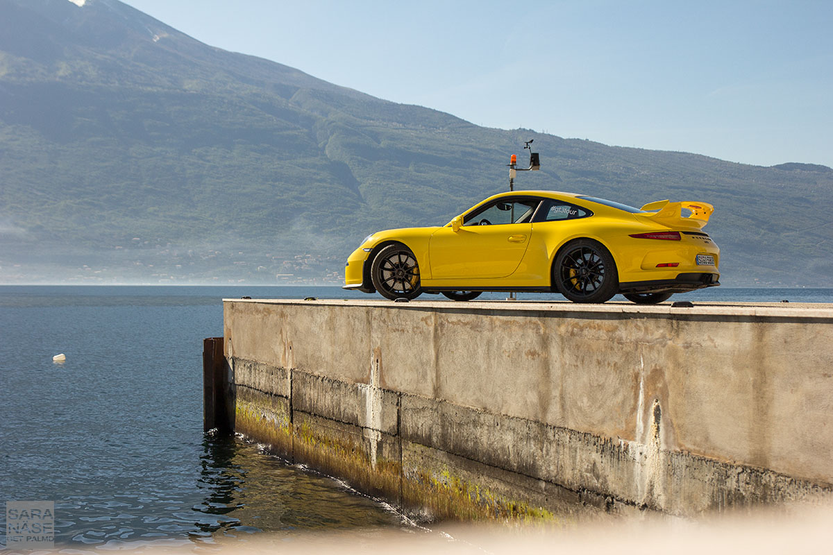 Porsche 911 991 GT3 yellow