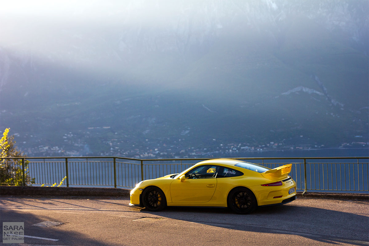 Yellow 911 GT3