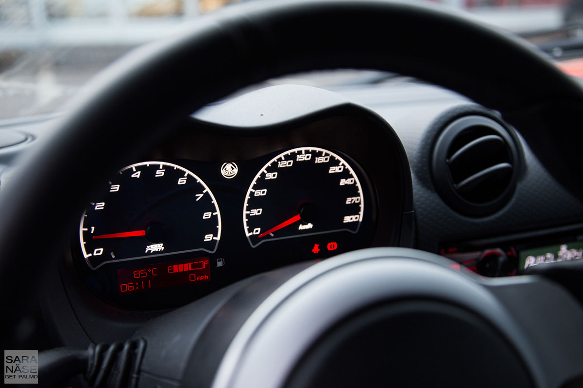 Lotus-Exige-S-driver's-view