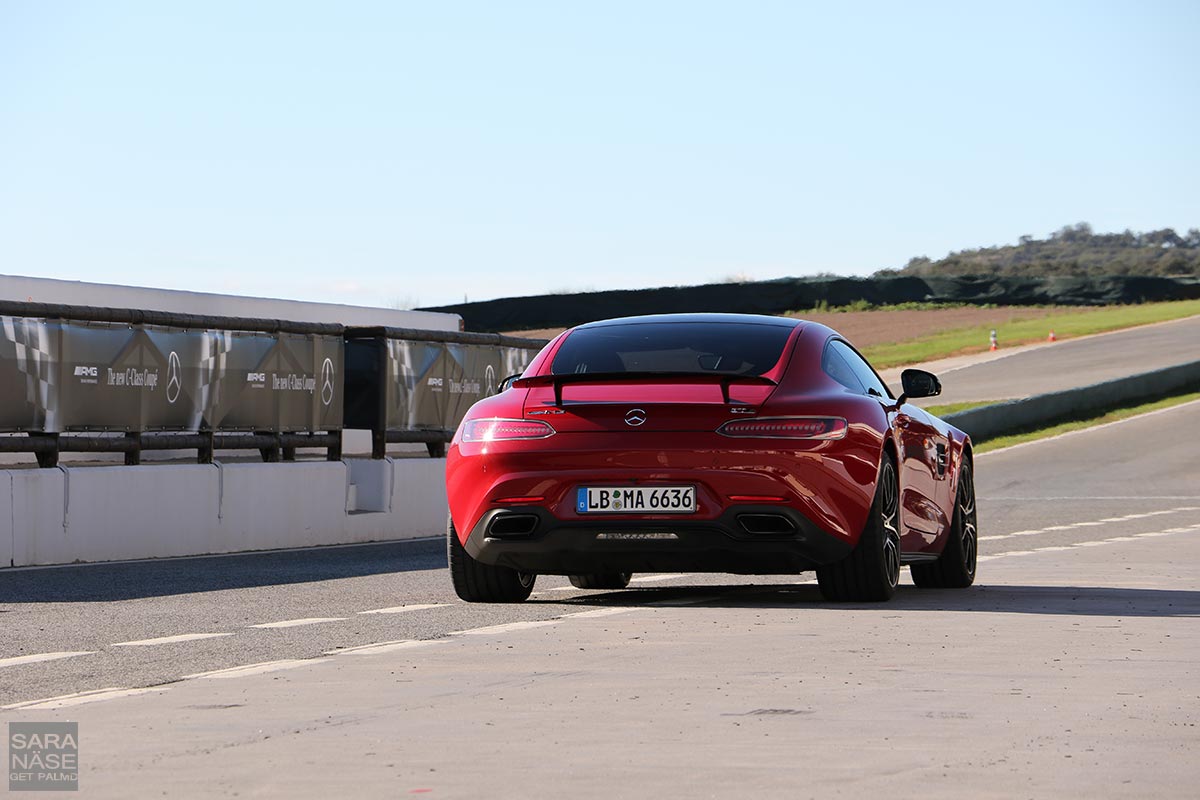 Red-Mercedes-AMG-GTS