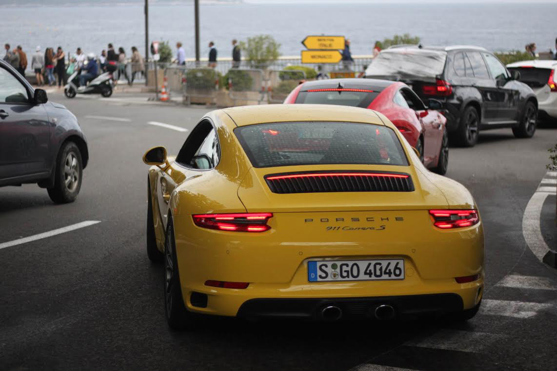 Racing-yellow-Porsche-rear