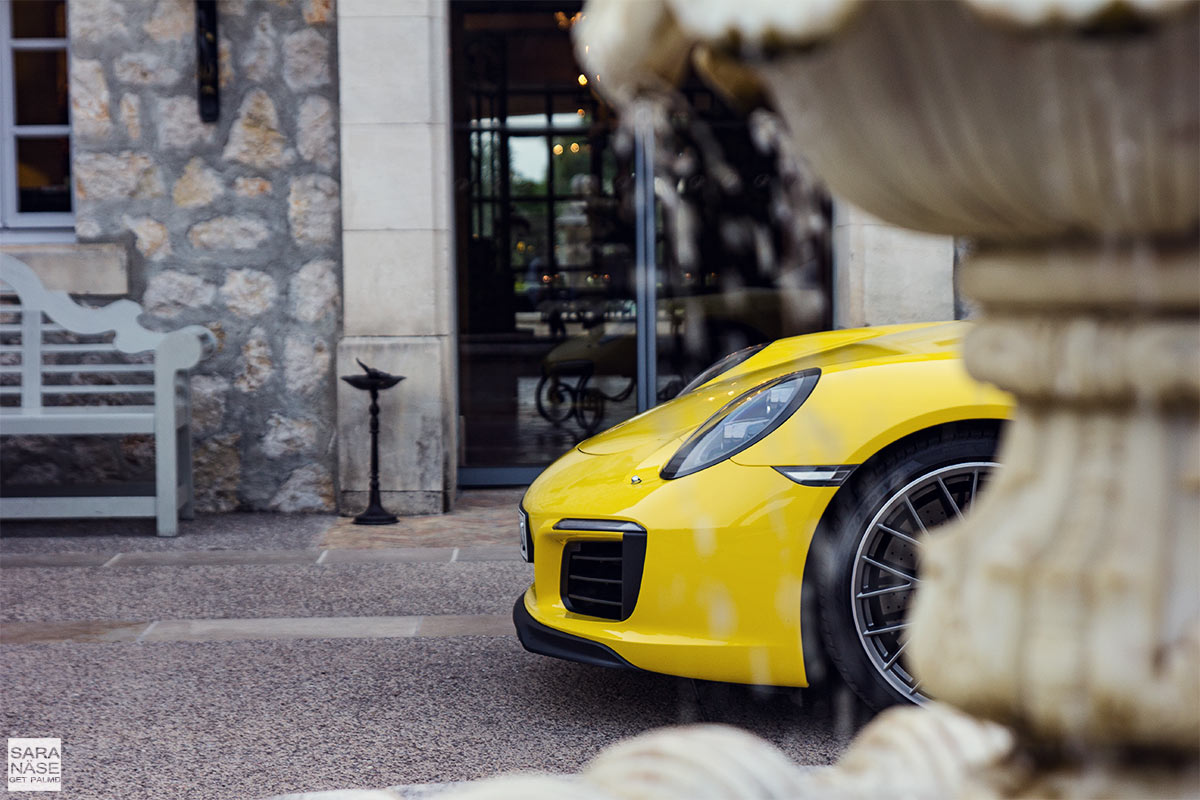 Porsche-yellow-details