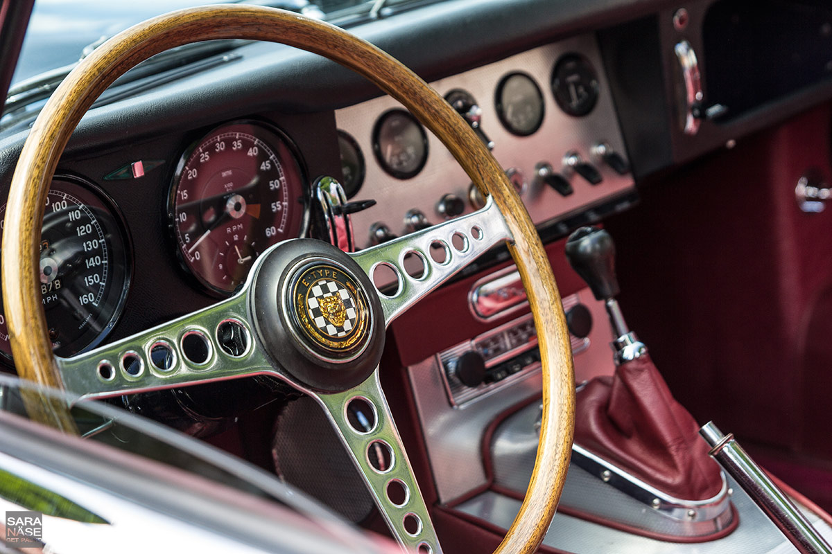 Jaguar-E-Type-interior