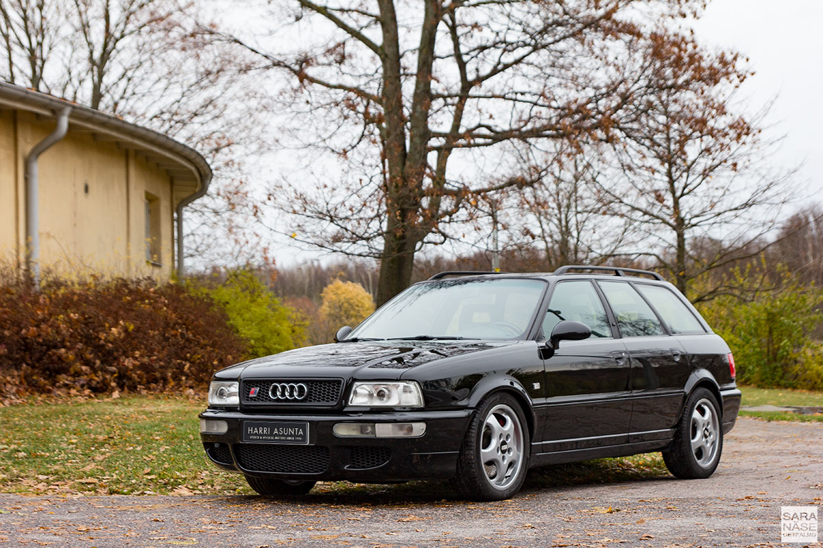 Audi RS2 Avant quattro car powered by Porsche