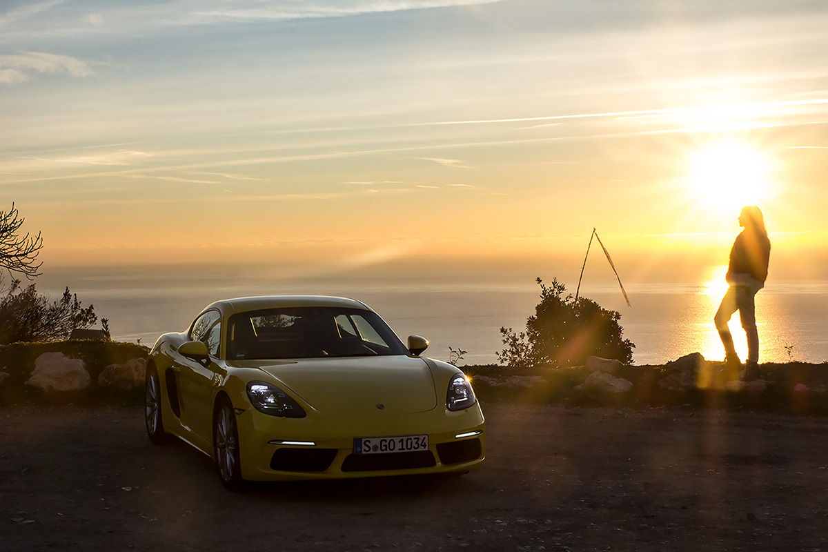 Porsche 718 Cayman - Racing yellow