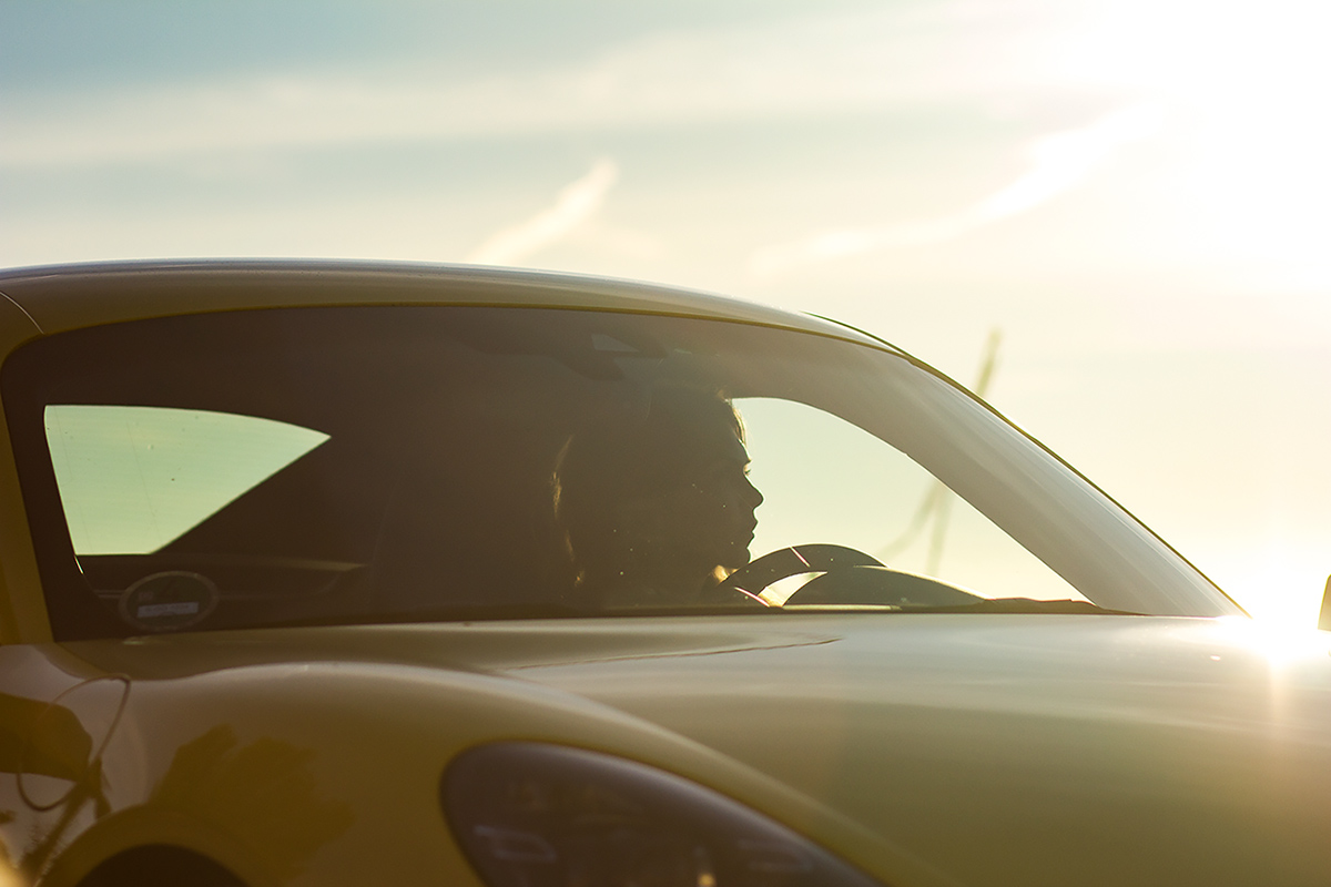 Porsche 718 Cayman - Racing yellow