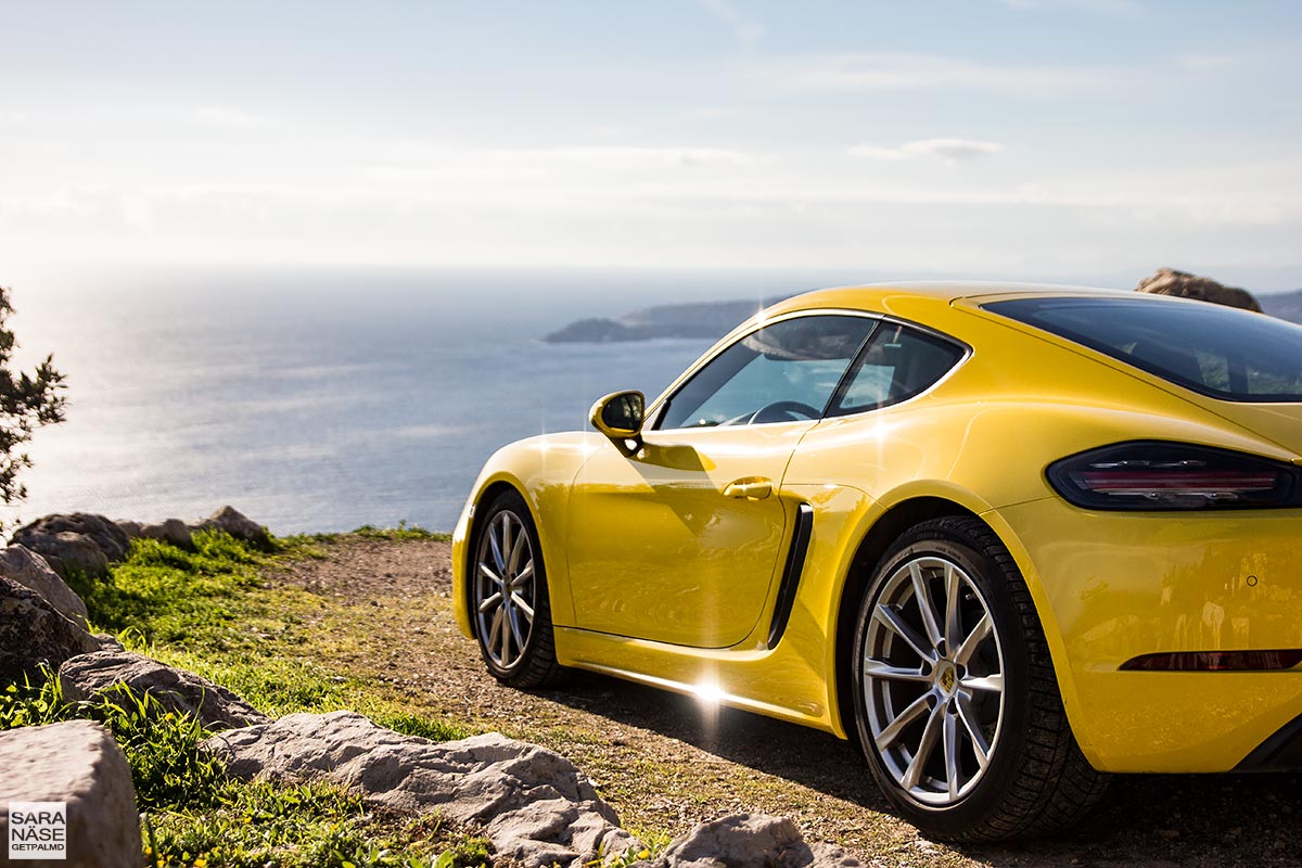 Porsche 718 Cayman - racing yellow