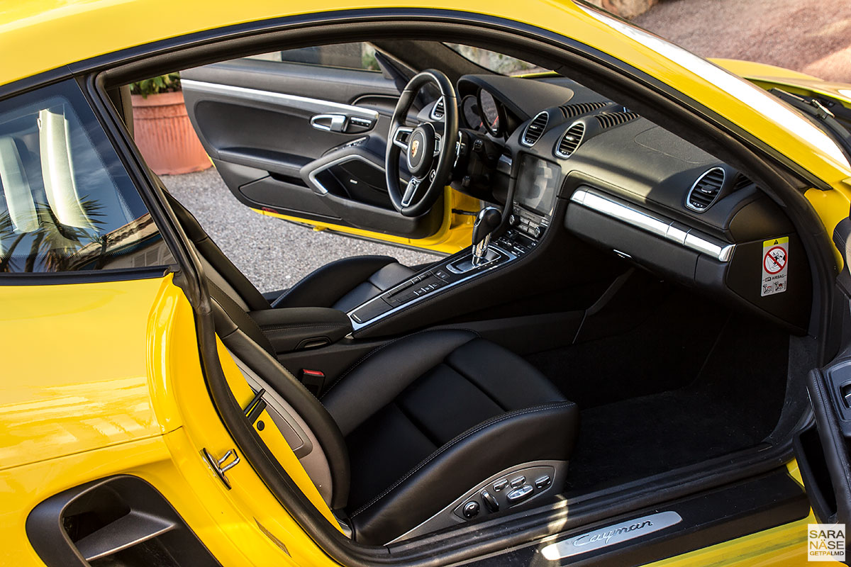 Porsche 718 Cayman - black leather interior