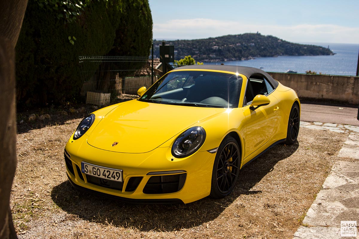 Porsche 911 Carrera 4 GTS Cabriolet