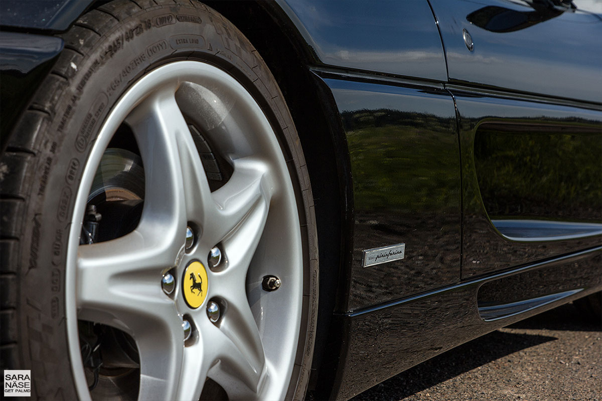 Ferrari F355 berlinetta silver rim